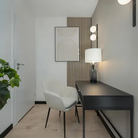 Wroclavia Dyrekcyjna By Renters * Breslau